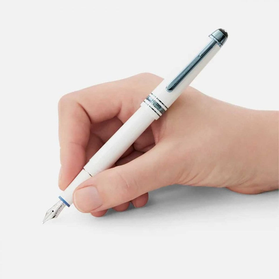 Montblanc Meisterstück Glacier Classique White Fountain Pen (M)