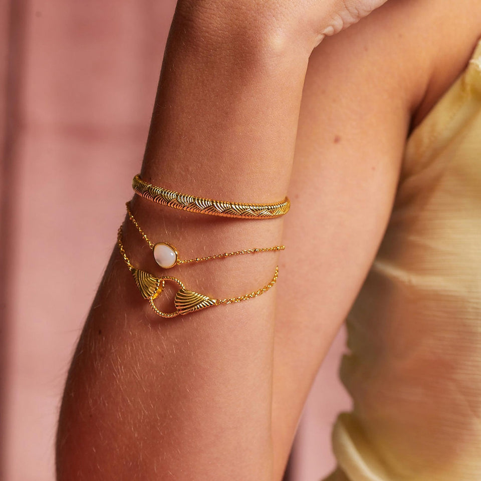 Hot Diamonds Golden Edit Calm Mother Of Pearl Gold Plated Bracelet