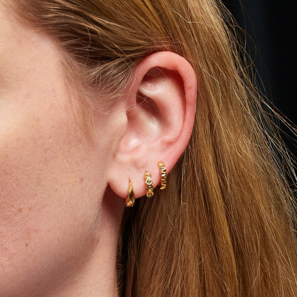 Hot Diamonds Ladies Golden Edit Ridge Huggie Hoop Earrings