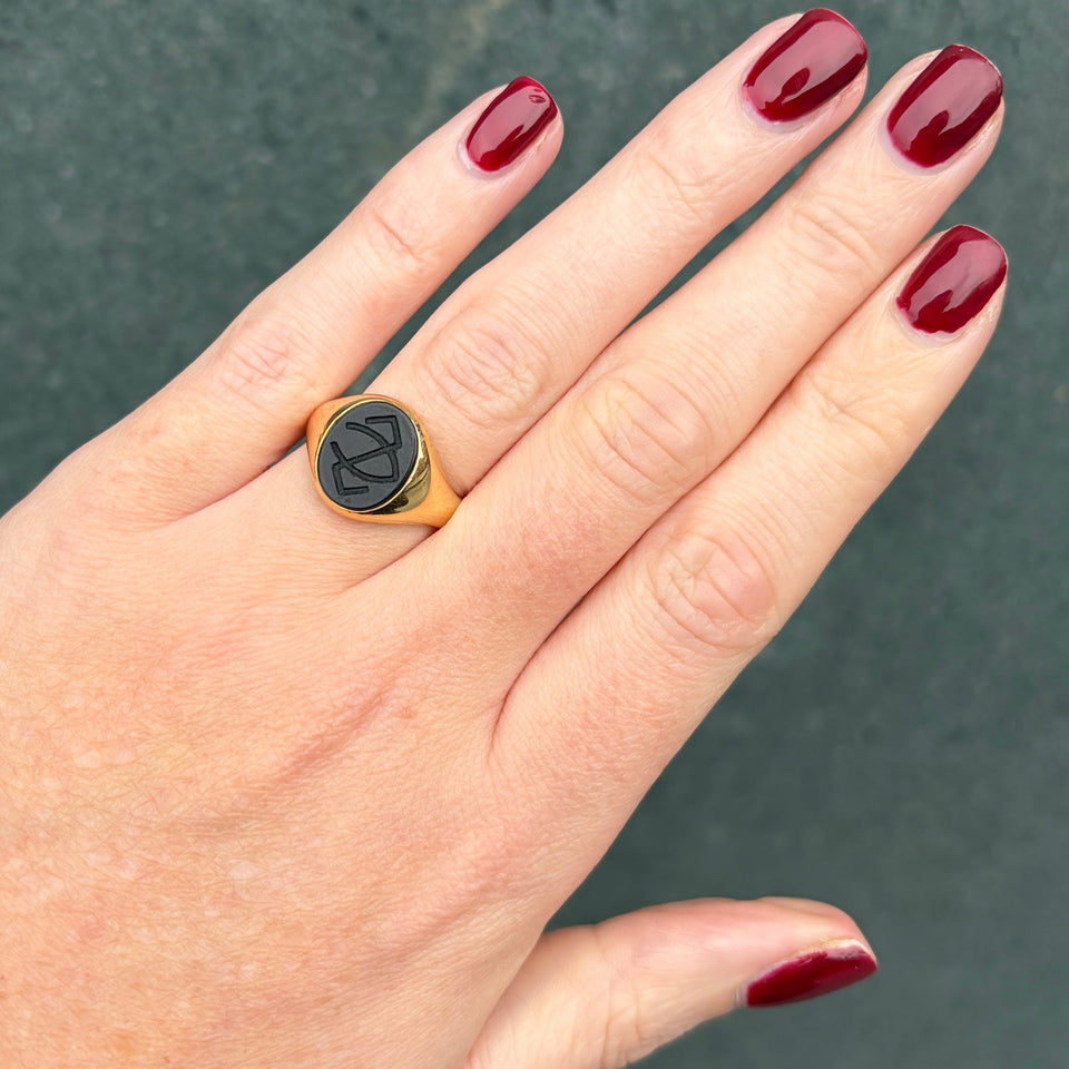 Francis & Gaye PRE-LOVED 18ct Yellow Gold Black Stone Signet Ring - Size 'M'