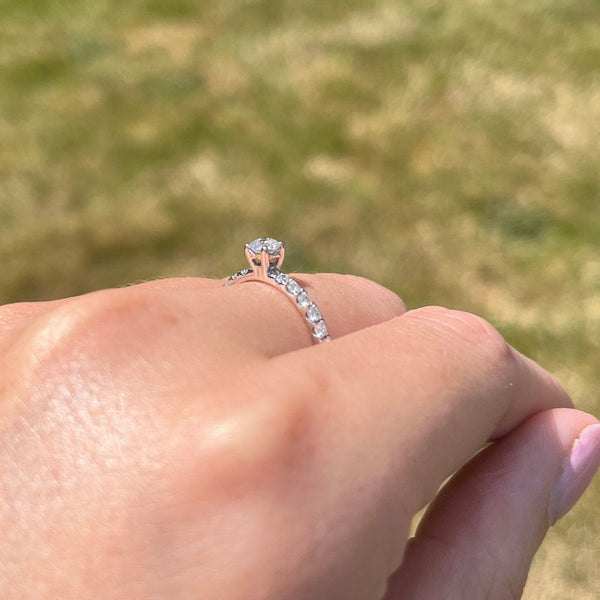 Francis & Gaye 18ct 0.25ct Diamond Shoulders Ring
