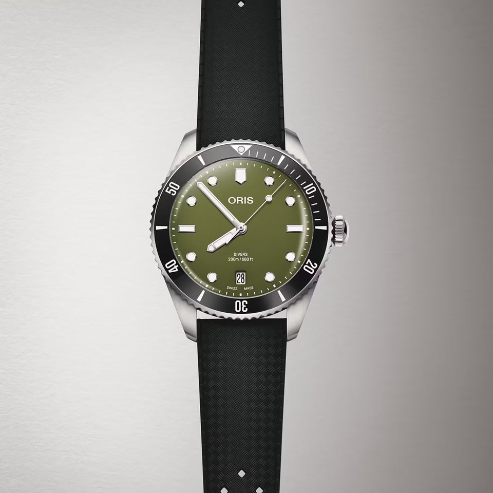 ORIS Men's Divers Date Green Dial 39mm Automatic Watch Set