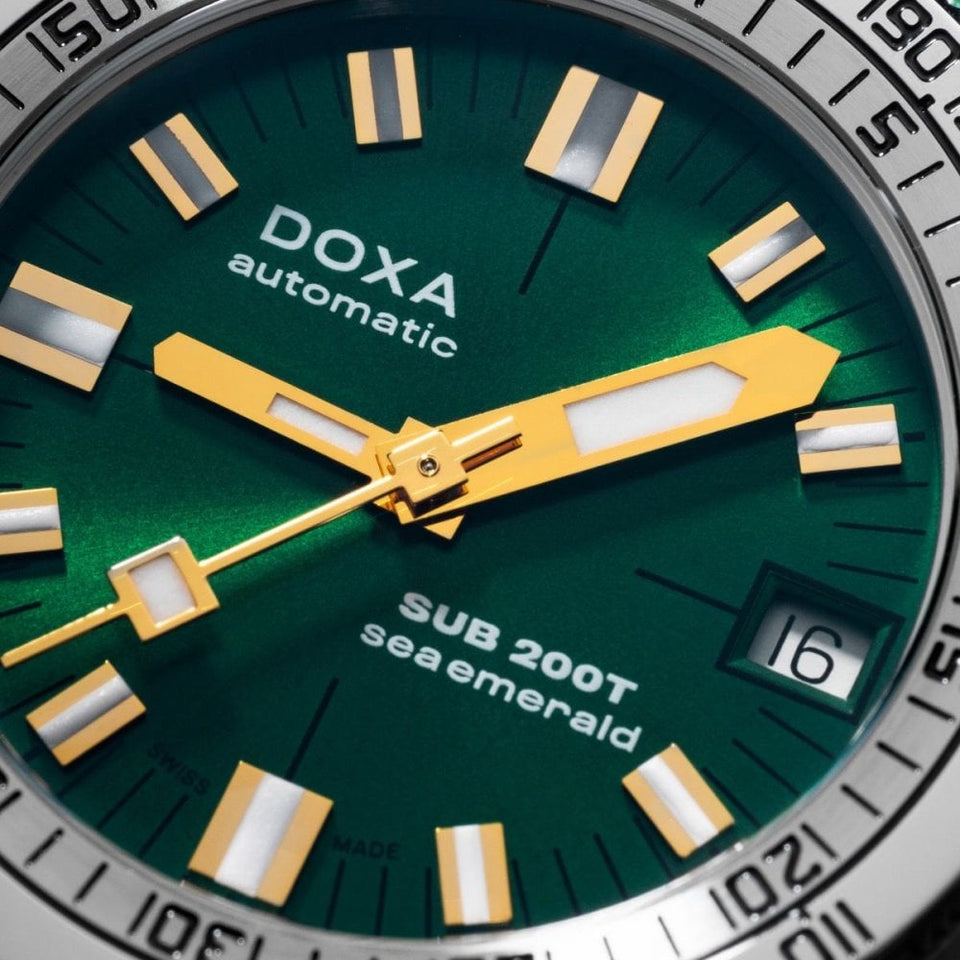 Doxa Men's SUB 200T Sea Emerald 39mm Green Sunray Dial Rubber Strap Watch