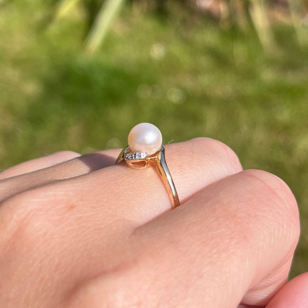Francis & Gaye 9ct Gold Pearl & Diamond Twist Ring
