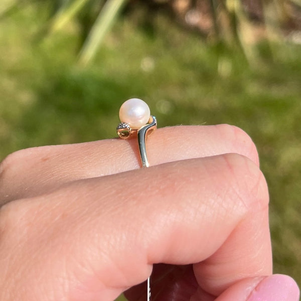 Francis & Gaye 9ct Gold Pearl & Diamond Twist Ring