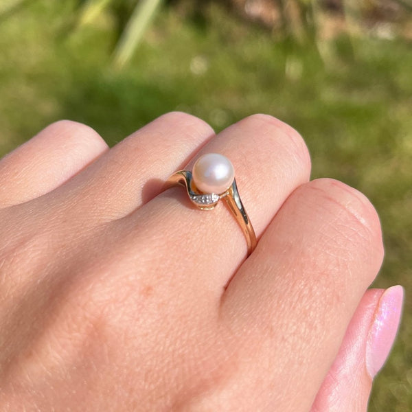 Francis & Gaye 9ct Gold Pearl & Diamond Twist Ring