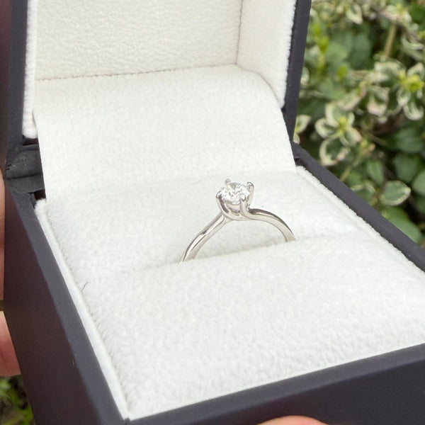 Francis & Gaye PRE-LOVED 18ct White Gold 0.28ct Diamond Twist Ring