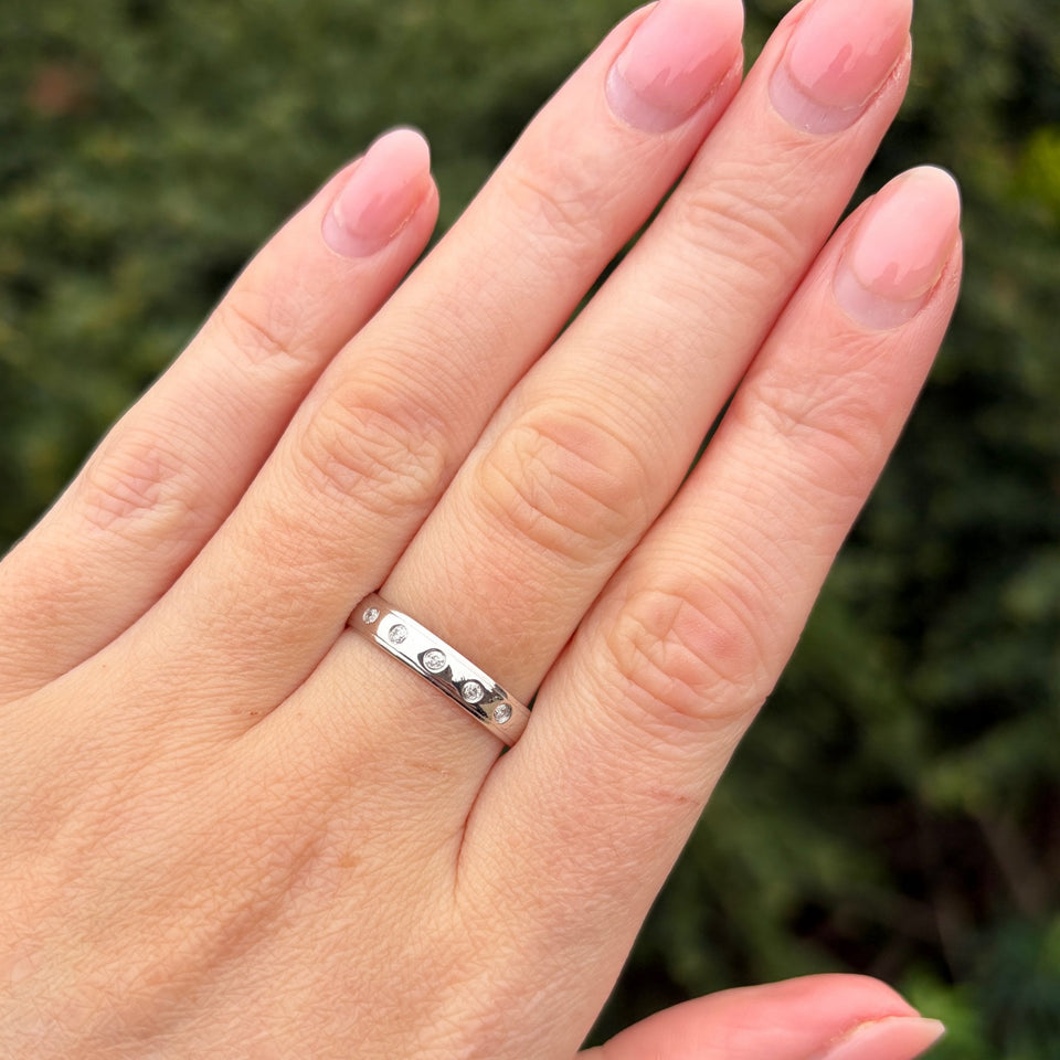 Francis & Gaye PRE-LOVED 18ct White Gold Diamond Dot Ring