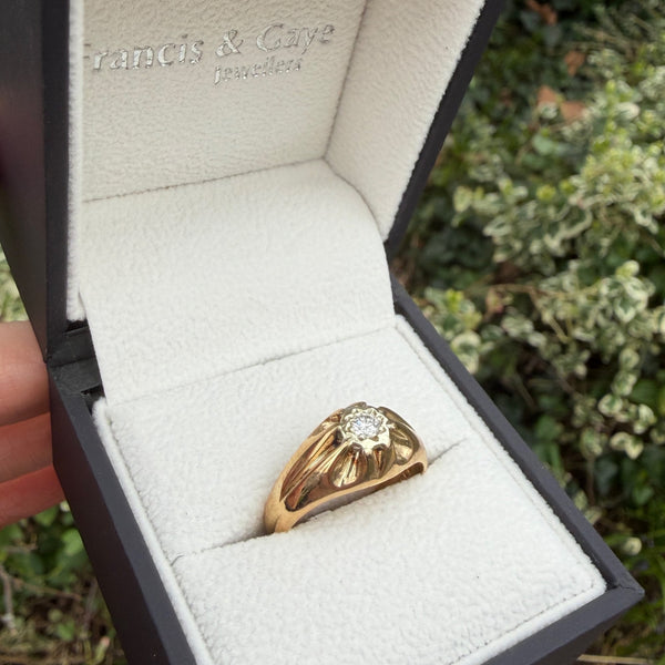 Francis & Gaye PRE-LOVED 9ct Yellow Gold Diamond Signet Ring