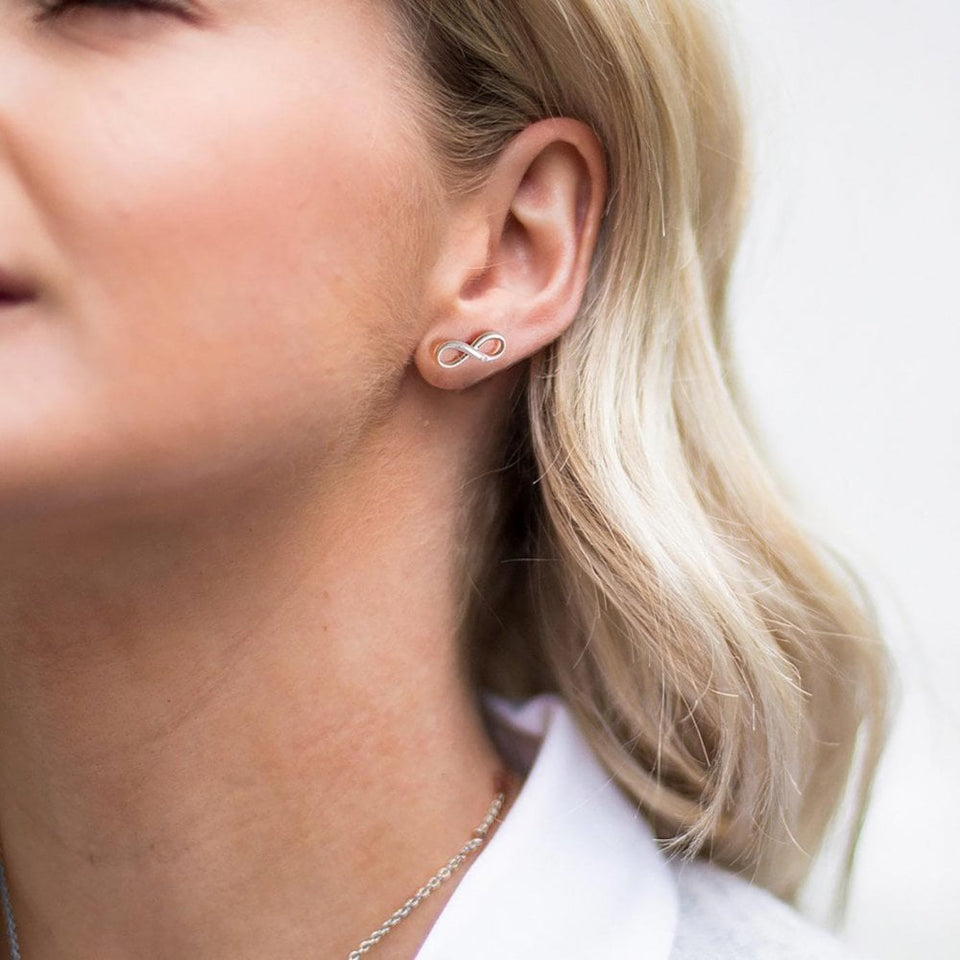 Hot Diamonds Forever Infinty Stud Earrings