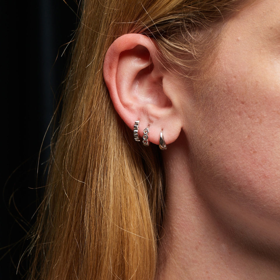 Hot Diamonds Ladies Tender Stone Set Huggie Earrings