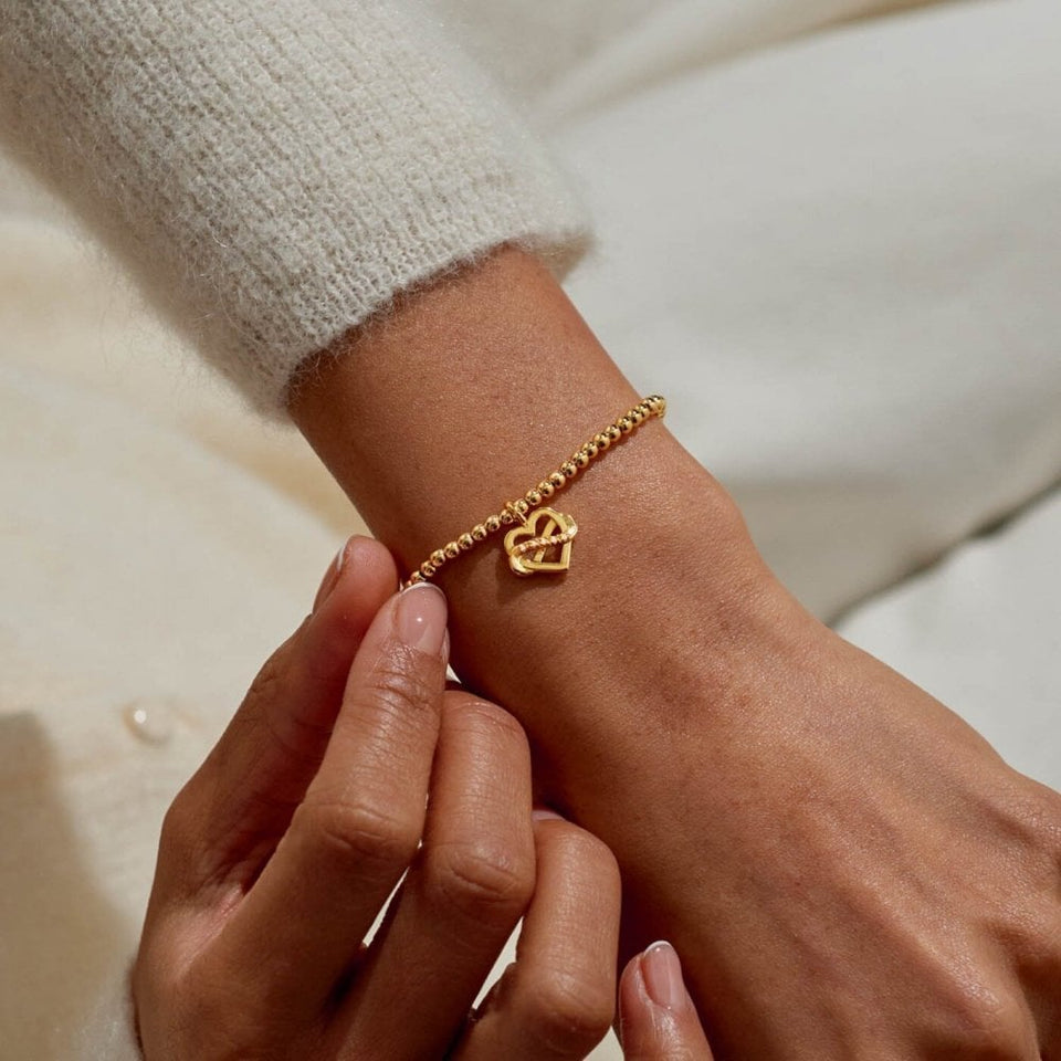Joma Jewellery A Little 'Family Is A Gift That Lasts Forever' Bracelet In Gold Plating