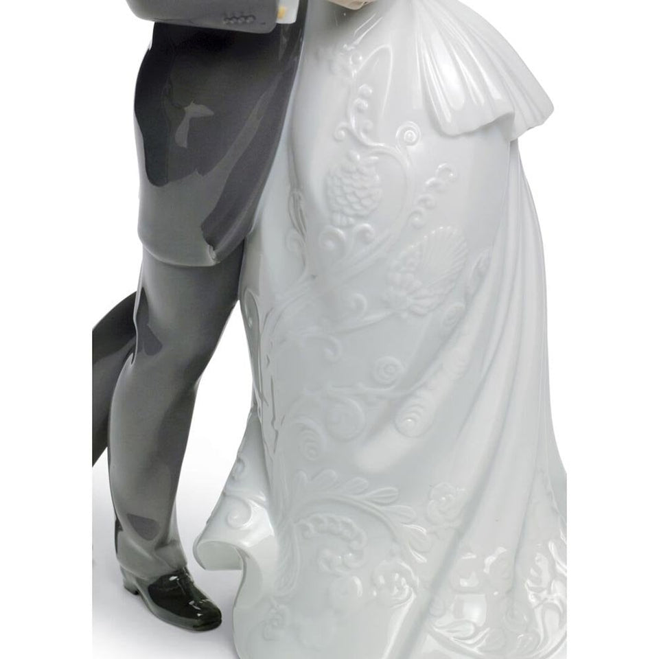 Lladro Lovers' Waltz Couple Figurine