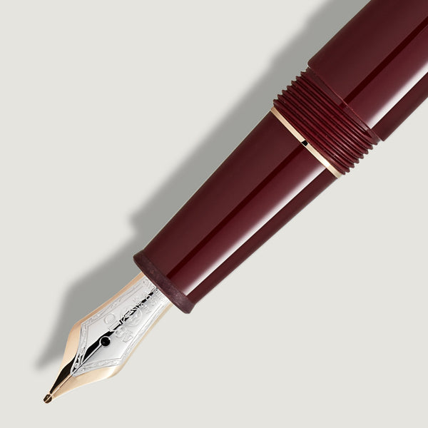 Montblanc Meisterstück Burgundy Red Classique Fountain Pen (M)
