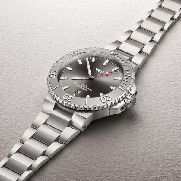 ORIS Men's Aquis 43.5mm Grey Dial Bracelet Watch