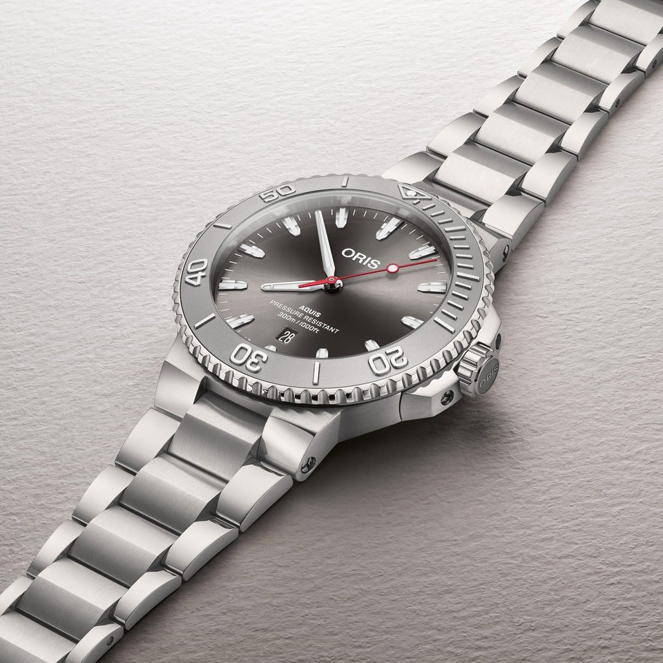 ORIS Men's Aquis 43.5mm Grey Dial Bracelet Watch
