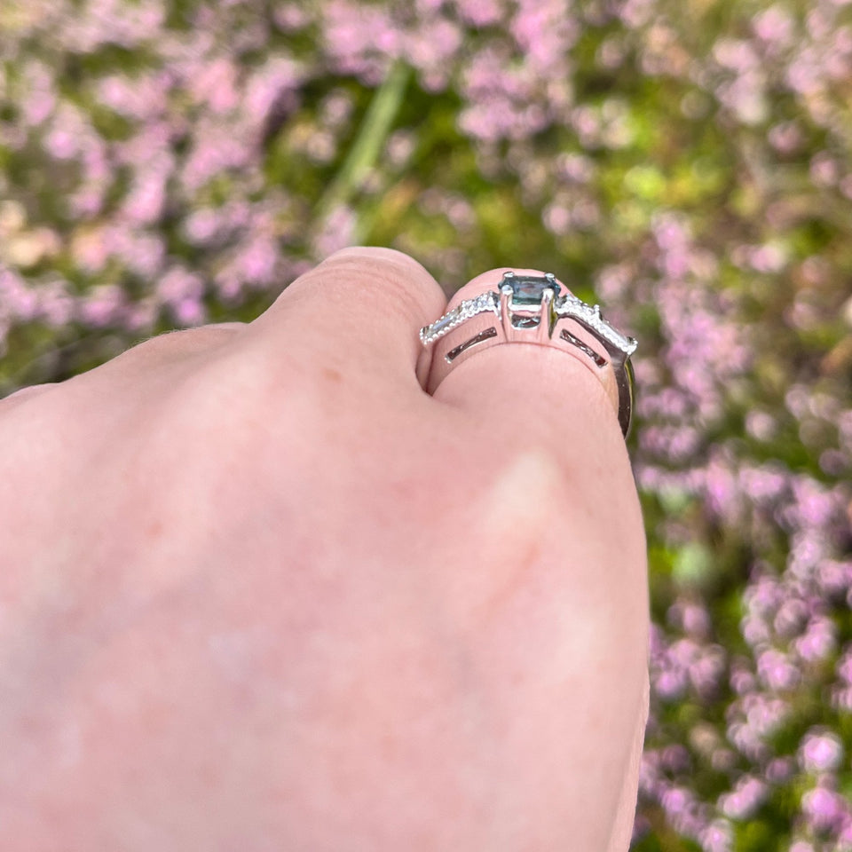 Francis & Gaye PRE-LOVED 18ct Gold Diamond and Green Stone Ring