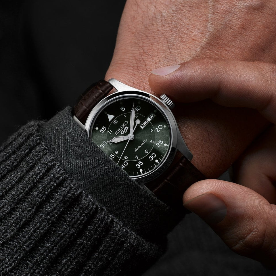 Seiko 5 Sports Gents Kelly Green Flieger' Suit Style Watch