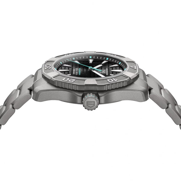 TAG Heuer Men's Aquaracer Professional 200 40mm Titanium Solargraph Watch