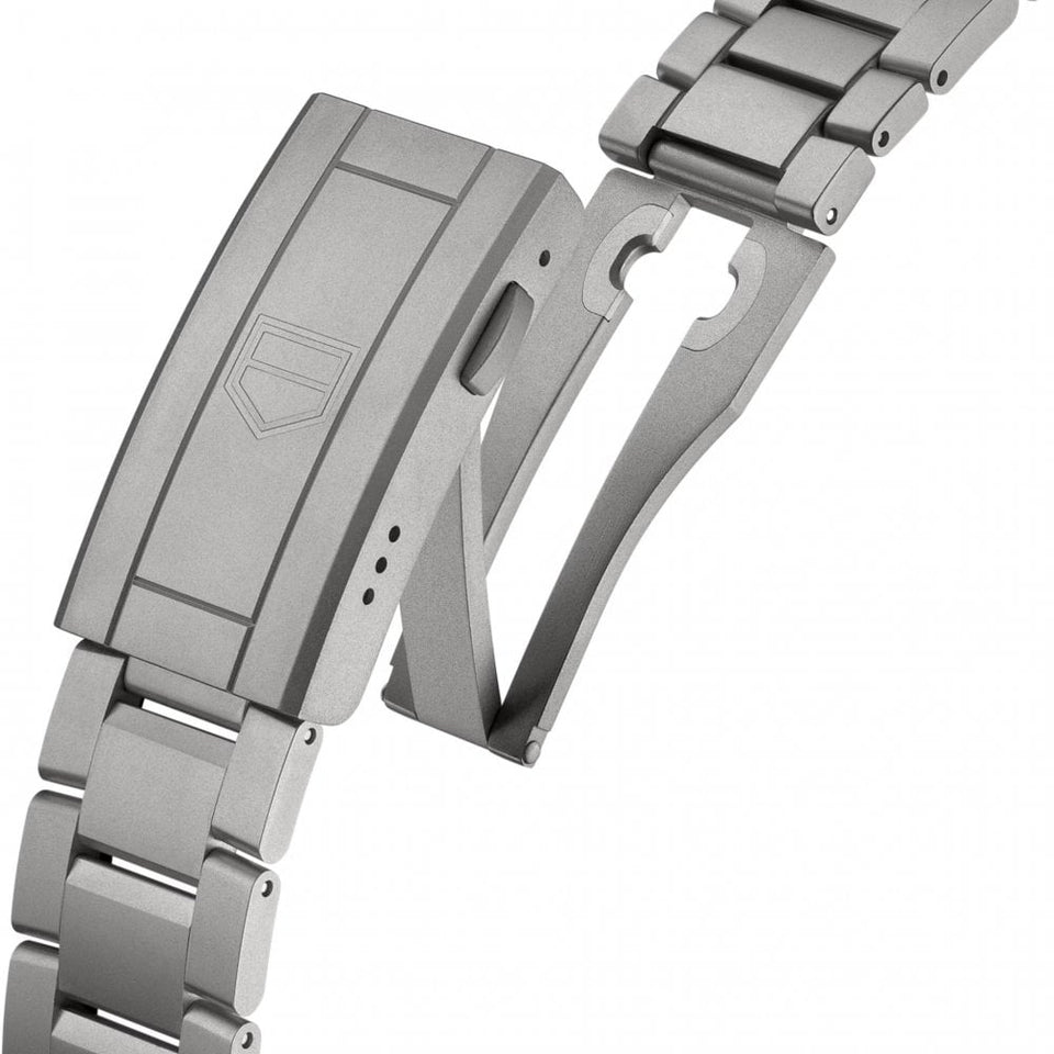 TAG Heuer Men's Aquaracer Professional 200 40mm Titanium Solargraph Watch