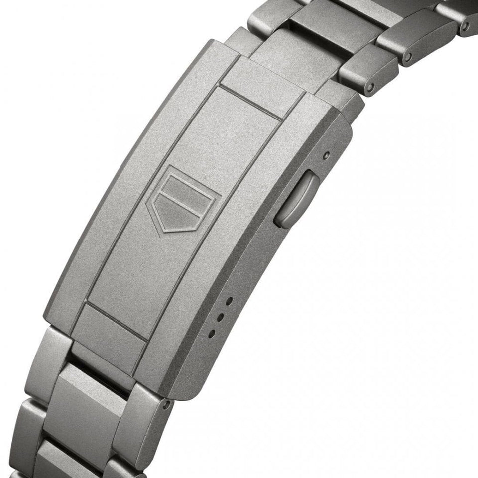 TAG Heuer Men's Professional 200 Solargraph 40mm Titanium Watch